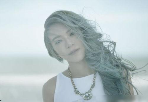 娱乐吃瓜女艺人定位歌手,娱乐界吃瓜女艺人跨界变身魅力歌手 第2张 娱乐吃瓜女艺人定位歌手,娱乐界吃瓜女艺人跨界变身魅力歌手 第2张